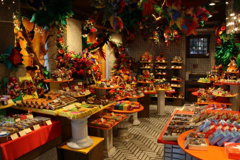 ecommerce-TOURVES-min_candy_store_chocolate_shop_chocolate_switzerland-393515